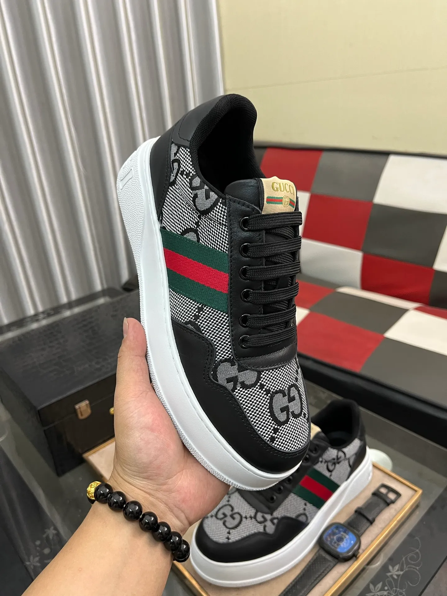 Men's shoes💰420⌚️⌚️[GUCCI] Gucci men's casual shoes are absolutely popular🔥The ultimate matching item for trendy men! The charm of super texture is unstoppable. This is the main recommendation. The upper is made of high-quality cowhide, with pig lining feet and wear-resistant rubber sole. It is noble and elegant! Extremely comfortable🎁🎁You can be as handsome as you want💪 Size 38-44! 3️⃣colors available